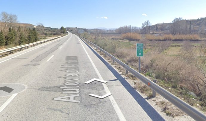 Una persona ha fallecido y otras tres han resultado heridas en un accidente de tráfico registrado en la noche de este pasado lunes en el kilómetro 11 de la carretera A-334 en el término municipal de Caniles.