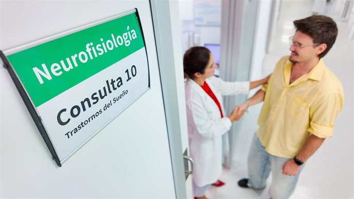 Paciente accediendo a consulta de Neurofisiología.