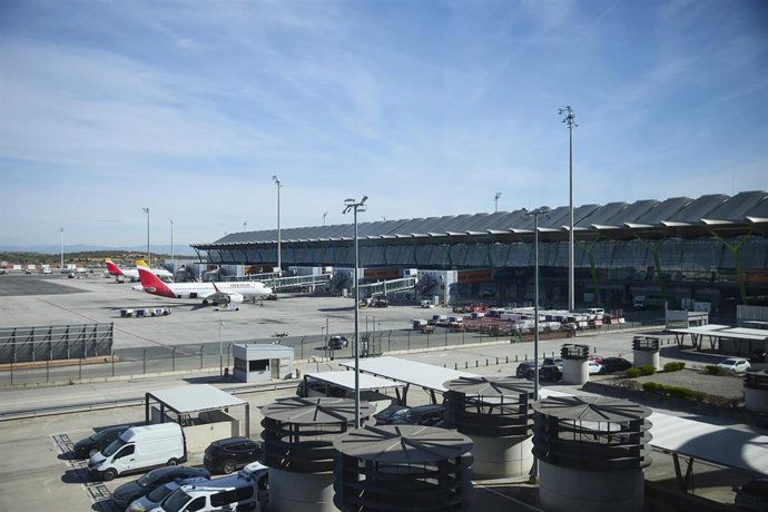 Archivo - Aviones en la Terminal T4 del Aeropuerto Adolfo Suárez Madrid-Barajas, a 30 de marzo de 2026, en Madrid (España)