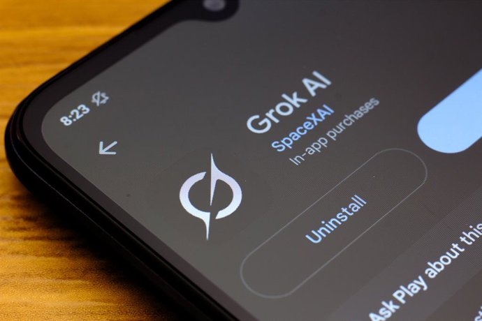 18 de setembro de 2026, Canadá: Nesta ilustração fotográfica, o logotipo da Grok AI aparece exibido na tela de um smartphone.