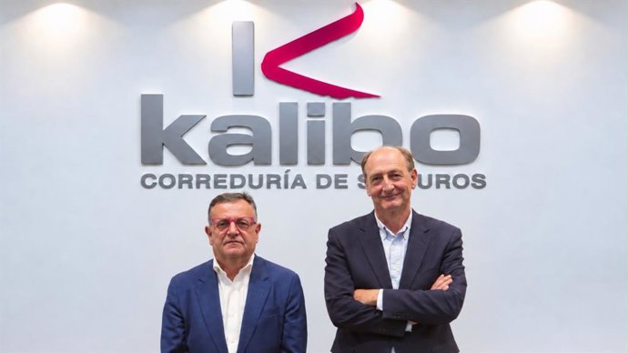 Archivo - El director general de Kalibo, Miguel de las Morenas (izquierda) y el director general de Negocio y Red de Sabseg, Felibe Cobián.