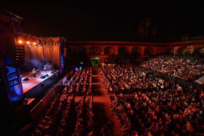 Concierto de los Planetas en el patio de la Diputación de Sevilla, dentro del Festival del Patio + Metrópolis