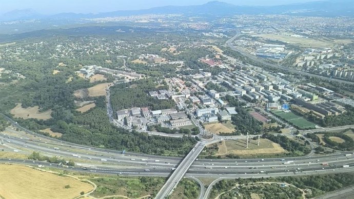 Archivo - Imagen aérea del campus de Bellaterra de la UAB en Cerdanyola del Vallès (Barcelona).