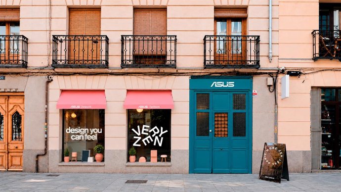 Pop-up do Asus Zenbook em Madri.