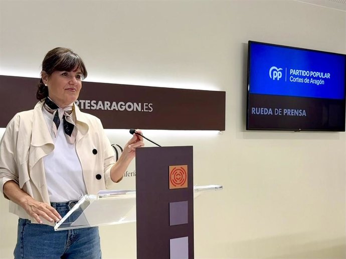 La portavoz adjunta del PP en las Cortes de Aragón, Elena Allué, en rueda de prensa.