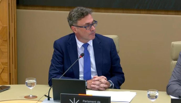 El conseller de Economía, Hacienda e Innovación, Antoni Costa, durante la comisión en el Parlament.