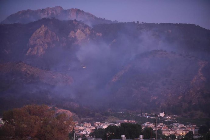 Archivo - Incendio en el Parque Regional de El Valle y Carrascoy, en el término municipal de Murcia