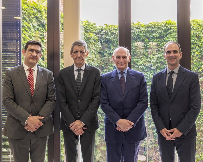 El delegado del consejo ejecutivo MPM, David Navas; el presidente de la Fundación Unicaja, José M. Domínguez; el presidente del consejo ejecutivo MPM, Bernard Ruiz-Picasso; y el director artístico MPM, Miguel López-Remiro.