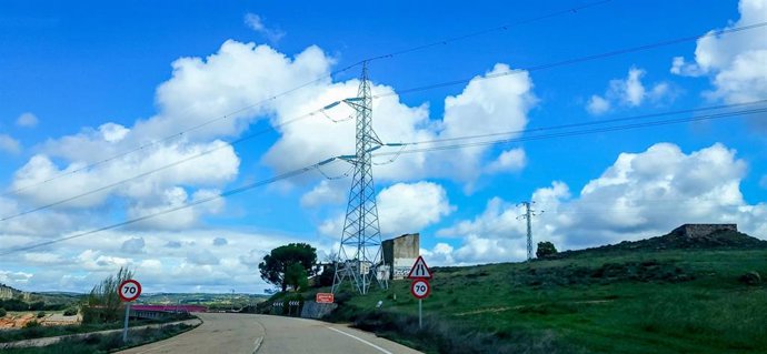Archivo - Una torre de luz, en una imagen del archivo.