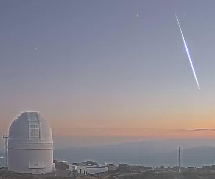 Calar Alto registra dos bolas de fuego sobre el golfo de Cádiz y frente a la costa de Marruecos Bola de fuego registrada antes del ocaso desde el observatorio astronómico de Calar Alto, en Gérgal (Almería).
