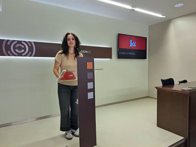 La portavoz de Izquierda Unida de Aragón y coordinadora general de la organización, Marta Abengochea, en rueda de prensa.
