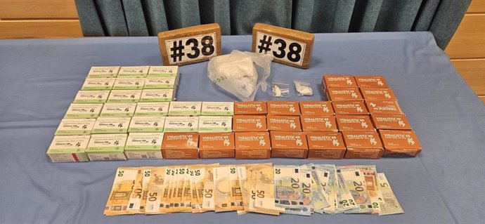Fármacos y cocaína incautados en dos trasteros de Lugones y Oviedo