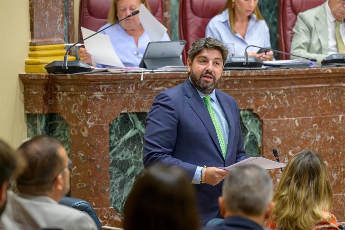 El presidente de la Comunidad, Fernando López Miras, asistió hoy al pleno de la Asamblea Regional, donde respondió las preguntas de los grupos parlamentarios