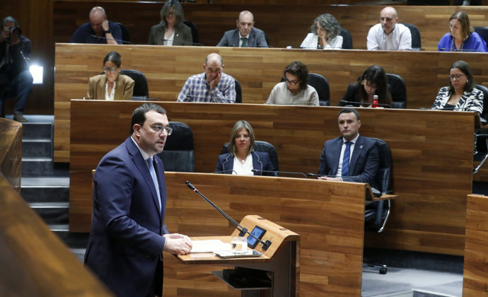 El presidente del Principado de Asturias, Adrián Barbón, en el Debate de Orientación Política General de 2026