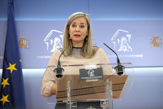 La portavoz de Sumar en el Congreso, Verónica Martínez Barbero, durante una rueda de prensa en el Congreso de los Diputados, a 15 de septiembre de 2026, en Madrid (España).