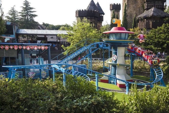 Instalación mecánica familiar del Parque de Atracciones (imagen de archivo)
