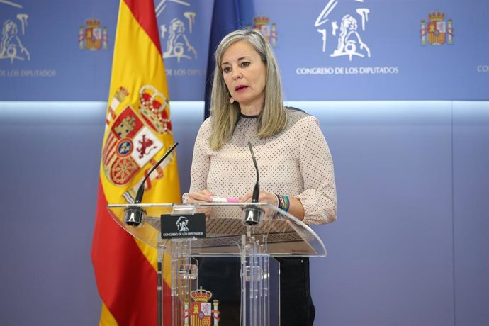 La portavoz de Sumar en el Congreso, Verónica Martínez Barbero, durante una rueda de prensa en el Congreso de los Diputados, a 15 de septiembre de 2026, en Madrid (España).
