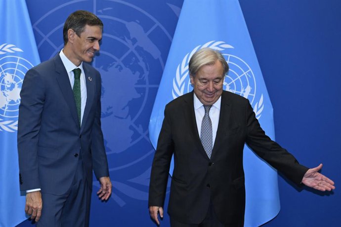 O presidente do Governo, Pedro Sánchez (à esquerda), durante uma reunião bilateral com o secretário-geral da ONU, Antonio Guterres (à direita), em 21 de setembro de 2026, em Nova York (Estados Unidos). Sánchez viajou para Nova York para participar da Sema