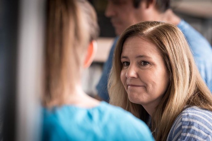 Archivo - La consejera de Familia, Juventud y Asuntos Sociales, Ana Dávila, durante una visita al Centro Integral de Atención Neurorrehabilitadora Grupo 5 CIAN Madrid, a 28 de julio de 2026, en Madrid (España). El centro acoge actualmente a algunos de los