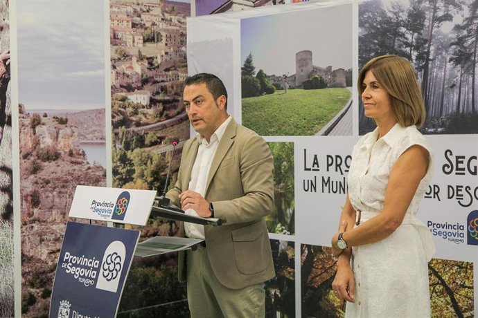 Los diputados presentan la promoción de la provincia en Naturcyl.
