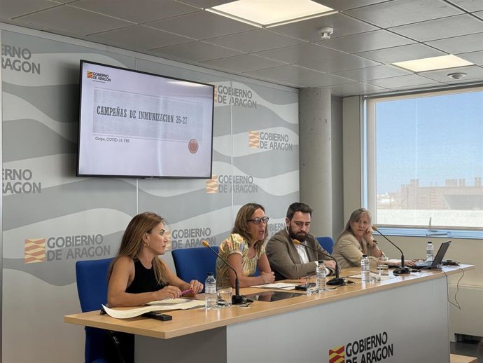 La campaña de vacunación frente a la gripe, COVID-19 y VRS ha sido presentada en el Departamento de Sanidad del Gobierno de Aragón este martes y comenzará el próximo lunes, 28 de septiembre, de forma escalonada.