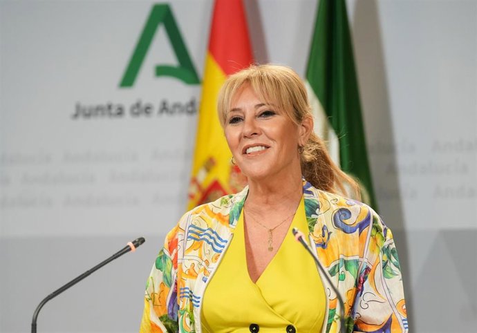 La vicepresidenta tercera y consejera de Economía, Hacienda y Fondos Europeos, y portavoz del Gobierno andaluz, Carolina España, interviene en la rueda de prensa posterior a la reunión semanal del Consejo de Gobierno andaluz. 