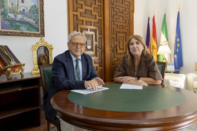 Salvador Fuentes y Ana López Losilla, durante su encuentro.