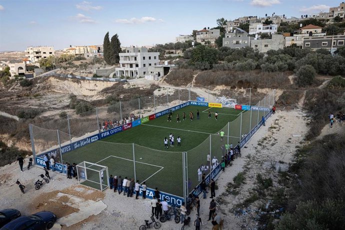 Imagen de uno de los mini campos que ha inaugurado la FIFA en Cisjordania