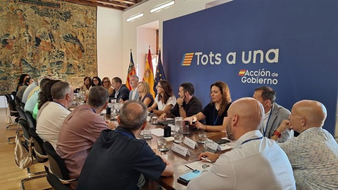 La delegada del Gobierno en la Comunitat Valenciana, Pilar Bernabé, mantiene una reunión con representantes de sindicatos educativos y de los directores de centros de Primaria, Secundaria y asociaciones de inspectores