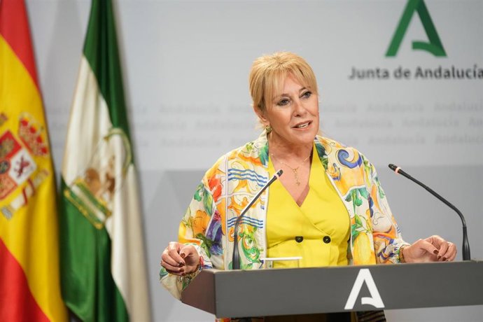 La vicepresidenta tercera y consejera de Economía, Hacienda y Fondos Europeos, y portavoz del Gobierno andaluz, Carolina España, interviene en la rueda de prensa posterior al Consejo de Gobierno andaluz. A 22 de septiembre de 2026 en Sevilla.