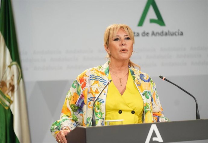 La vicepresidenta tercera y consejera de Economía, Hacienda y Fondos Europeos, y portavoz del Gobierno andaluz, Carolina España, interviene en la rueda de prensa posterior a la reunión semanal del Consejo de Gobierno andaluz. 