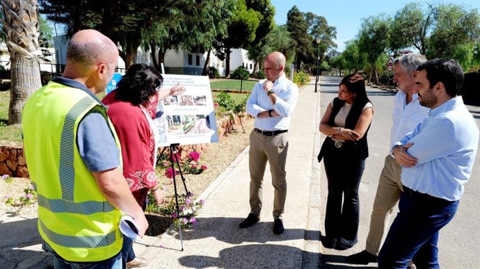 El presidente de la Diputación de Almería visita la Residencia Asistida.