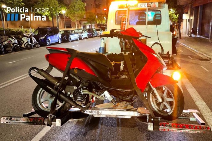 La Policía Local de Palma inmoviliza un ciclomotor manipulado mecánicamente para circular como una motocicleta
