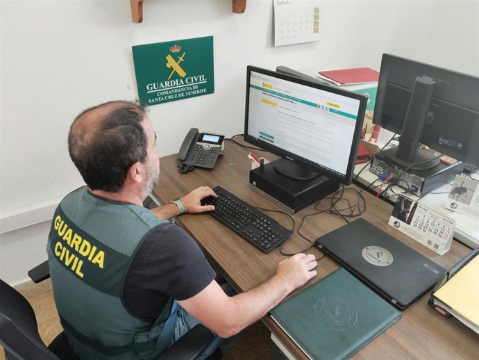 Agente de la unidad de ciberdelitos de la Guardia Civil