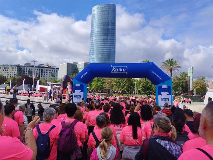 Archivo - Carrera//Marcha solidaria contra el cáncer de Mama en Bilbao organizada por Acambi y el gimnasio Urtzi