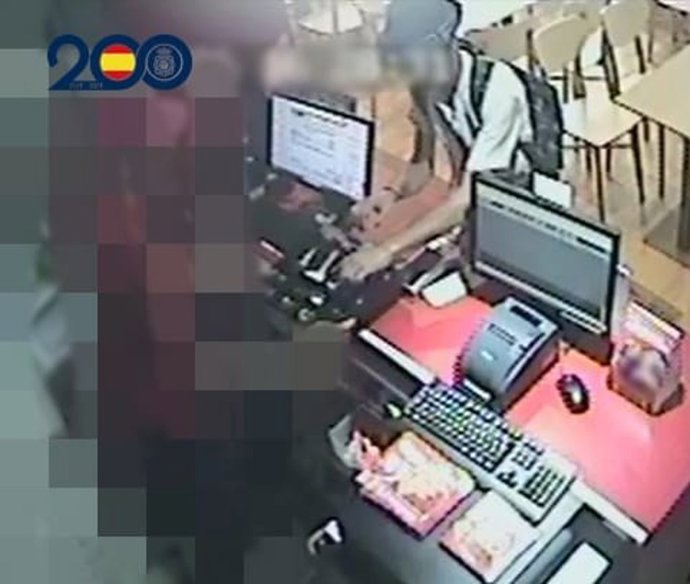 Detenido en Zamora por atracar un establecimiento de comida rápida con una pistola simulada.