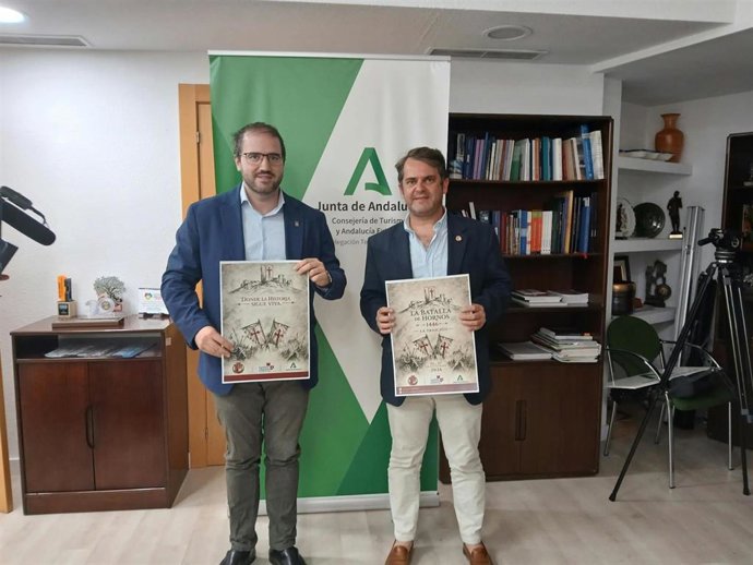El delegado Mario Martos junto con el alcalde de Hornos, Mario Navarro