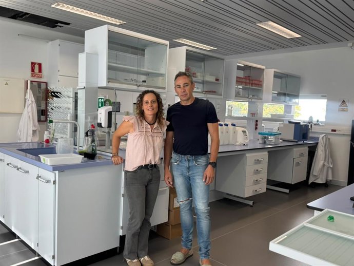Los pregoneros de la Nit de la Recerca, el doctor Jeroni Galmés, catedrático de la Universitat de les Illes Balears, y la doctora Amparo Lázaro, científica titular del Institut Mediterrani d'Estudis Avançats (IMEDEA)