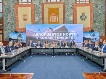 Reunión del Cabildo de Teneirfe con agentes económicos para abordar la mejora de los aeropuertos de la isla