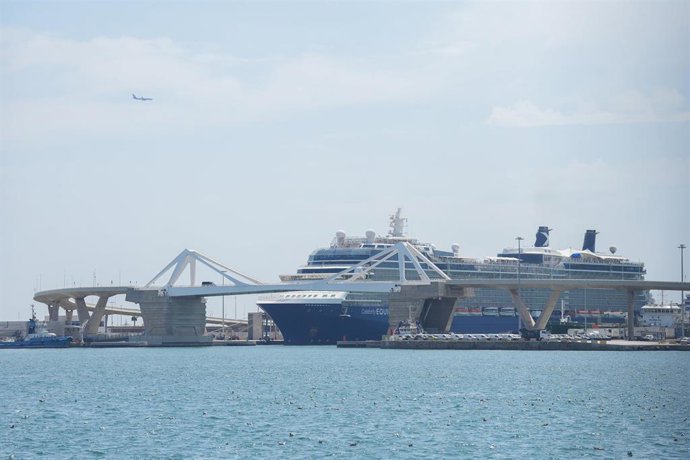 Archivo - Varios cruceros en el la Terminal del puerto, a 6 de agosto de 2026, en Barcelona, Cataluña (España).
