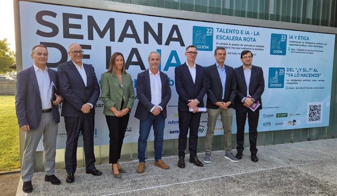Joaquín Cuetos, director general de Innovación, Investigación y Transformación Digital, participa en la jornada sobre IA celebrada en el edificio AS5Hub en Gijón.