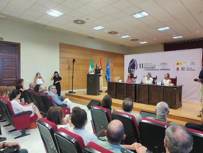 Participantes en las II Jornadas formativas sobre Violencia de Género que organiza el Observatorio del Consejo General del Poder Judicial (CGPJ) y la Junta de Extremadura, en Cáceres