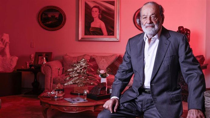 El empresario Carlos Slim, primer Premio EL PAÍS América a la Excelencia