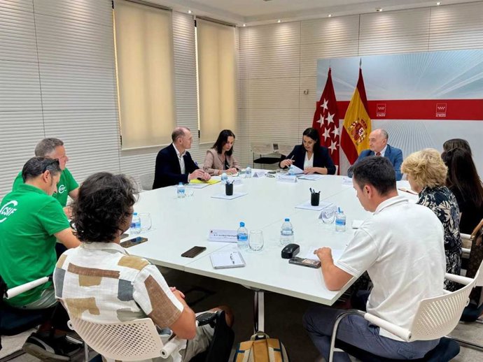 La consejera de Educación, Ciencia y Universidades ha participado en la primera reunión de la Mesa Sectorial de Educación.