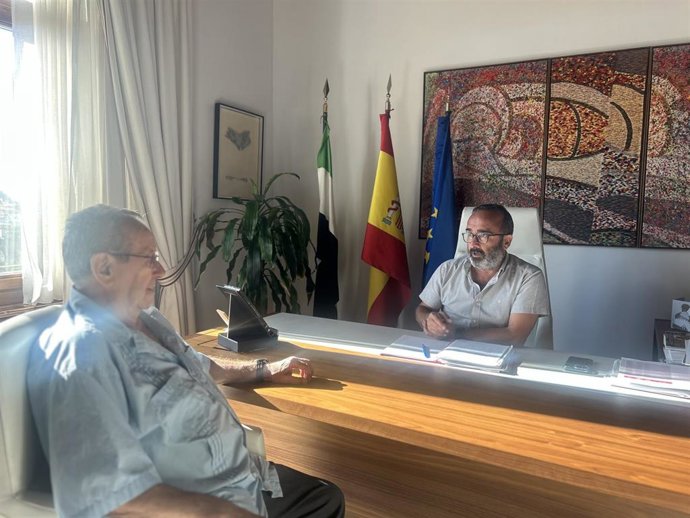 El presidente de la Diputación de Cáceres, Miguel Ángel Morales, y el alcalde de Ruanes, José Rodríguez Picado