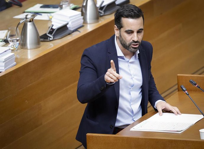 Archivo - Arxiu - José Muñoz, síndic del PSPV, en Les Corts, en imatge d'arxiu