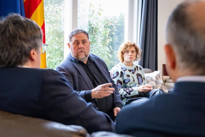 Archivo - El presidente de ERC, Oriol Junqueras, y la secretaria general de ERC, Elisenda Alamany, durante una reunión, a 16 de enero de 2025, en Waterloo (Bélgica). Se trata del primer encuentro entre las direcciones de los partidos tras la reelección de