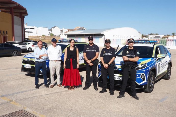 Entrega de los dos todoterreno a la Policía Local de Palos de la Fontera (Huelva).