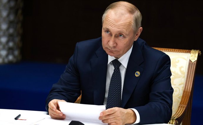Archivo - HANDOUT - 13 October 2022, Kazakhstan, Astana: Russian President Vladimir Putin is pictured during a meeting with Azerbaijan's President Ilham Aliyev, on the sidelines of the Conference on Interaction and Confidence Building Measures in Asia (CI