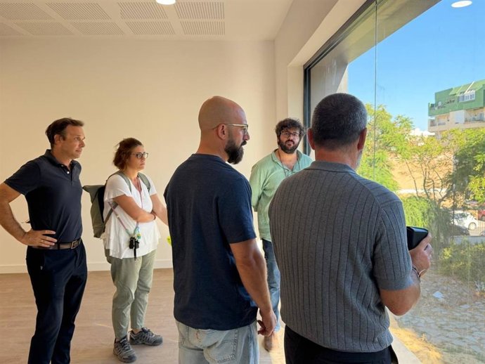 El alcalde de El Puerto de Santa María (Cádiz), Germán Beardo, este martes supervisando la finalización de las obras correspondientes a la primera fase del nuevo hub tecnológico de la Casa de la Cultura.